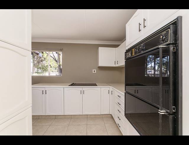 4 BEDROOM FREESTANDING TO LET IN JUKSKEI PARK